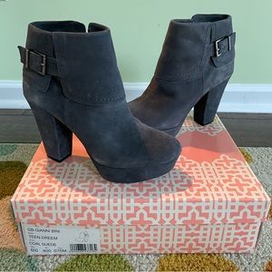 Gianni Bini gray suede bootie with buckle detail and platform. Size 7.5